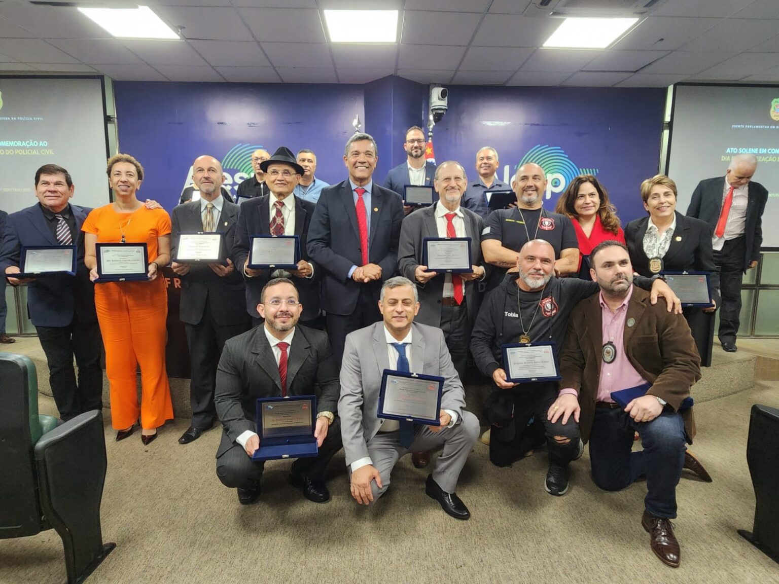 Frente Parlamentar Em Defesa Do Policial Civil Homenageia Policiais